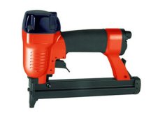 Fissatrice pneumatica Barbero B 92/25 per punti serie 92 15-25mm Fissatrice pneumatica Barbero B 92/25 per punti serie 92 15-25mm