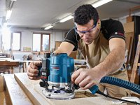Bosch fresatrice verticale a filo GOF 1250 LCE Professional con display digitale