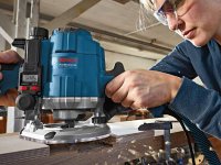 Bosch fresatrice verticale a filo GOF 1250 LCE Professional con display digitale
