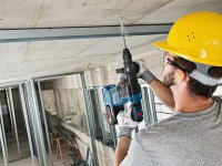 Bosch Kit martello, smerigliatrice e trapano con 2 batterie ProCore 18V, caricabatterie e borsone