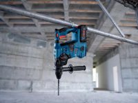 Bosch martello perforatore GBH 18V-28 CF con aspiratore GDE 18V-16, 2 batterie 8Ah e valigetta