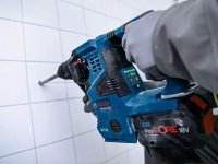 Bosch martello perforatore GBH 18V-28 CF con aspiratore GDE 18V-16, 2 batterie 8Ah e valigetta