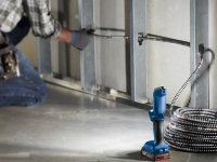 Torcia GLI 18V-300 Bosch con gancio senza batteria 14.4–18 V