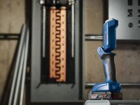 Torcia GLI 18V-300 Bosch con gancio senza batteria 14.4–18 V