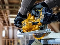 Sega circolare DeWalt DCS570 184mm in kit con 2 batterie 5,0Ah Powerstack