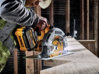 Sega circolare DeWalt DCS573 190mm in kit con 2 batterie 5,0Ah Powerstack
