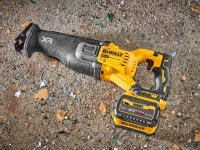 Sega universale DeWalt DC386 tagli 300mm in kit con 2 batterie 5,0Ah Powerstack
