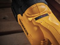 Sega universale DeWalt DC386 tagli 300mm in kit con 2 batterie 5,0Ah Powerstack