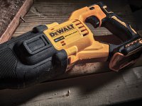 Sega universale DeWalt DC386 tagli 300mm in kit con 2 batterie 5,0Ah Powerstack