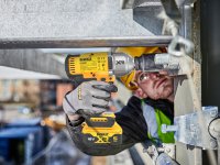 Avvitatore ad impulsi DeWalt DCF900 1355Nm in kit con 2 batterie 5,0Ah Powerstack