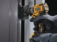 Trapano a percussione DCD701 + avvitatore a impulsi DCF801 DeWalt in KIT