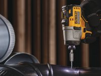Trapano a percussione DCD701 + avvitatore a impulsi DCF801 DeWalt in KIT