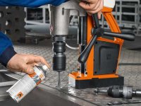 Trapano magnetico Fein KBM 65 UQW con punta a corona per metallo, 1300W + Set frese in OMAGGIO