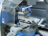 Tornio parallelo Fervi T700 con cambio velocità a cinghia 230V 1,1kW