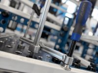 Morsetto di fissaggio a vite GPPH scartamento variabile per tavoli fori 28mm