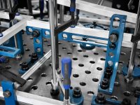 Morsetto di fissaggio a vite GPPH scartamento variabile per tavoli fori 28mm