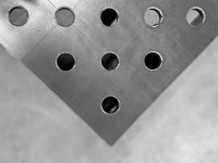 Banco per saldatura SteelMax GPPH 1,2x0,8mt spessore 15mm, fori 28mm griglia diagonale