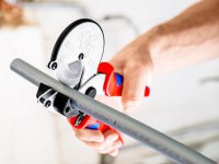 Knipex pinza tagliatubi per tubi in plastica, composito e leghe di alluminio, fino a 26mm