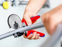 Knipex pinza tagliatubi per tubi in plastica, composito e leghe di alluminio, fino a 26mm
