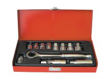Set 8 bussole passanti Kravm con cricchetto a frizione, attacco 3/8" Set 8 bussole passanti Kravm con cricchetto a frizione, attacco 3/8"