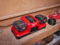 Caricabatterie simultaneo super rapido Milwaukee DBSC per batterie M18