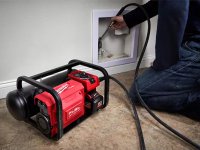 Compressore a batteria Milwaukee M18 Fuel FAC-0 da 7,6 litri