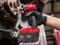 Energy Kit Milwaukee 2 batterie M18 5.0Ah resistenti agli agenti chimici e caricabatterie rapido