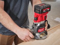 Fresatrice verticale Milwaukee M18 Fuel FR12 per legno con pinza 12 mm