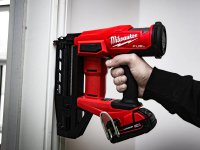 Groppinatrice a batteria Milwaukee M18 Fuel FN16GS dritta 1,6mm, groppini 25-64mm