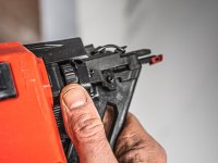 Groppinatrice a batteria Milwaukee M18 Fuel FN16GA piegata 20°, groppini 32-64mm