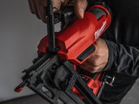 Groppinatrice a batteria Milwaukee M18 Fuel FN16GA piegata 20°, groppini 32-64mm