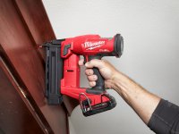 Groppinatrice a batteria Milwaukee M18 Fuel FN18GS dritta 1,2mm, groppini 16-54mm