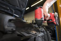 Avvitatore ad impulsi compatto silenzioso Milwaukee M18 FQID-502X in Kit