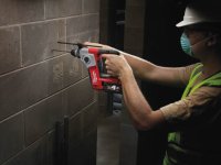 Tassellatore compatto SDS Milwaukee M18 BH-402C in Kit con 2 batterie