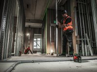Kit livella laser Milwaukee M12 3PL a 3 linee verdi con accessori