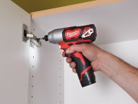 Trapano avvitatore Milwaukee compatto M12 BPD + Avvitatore ad impulsi M12 BID