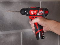 Kit Milwaukee 12V Trapano BPD + Avvitatore impulsi BID con 3 batterie e caricabatterie