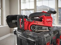 Levigatrice a nastro Milwaukee M18 Fuel FBTS75 a batteria 75x457mm in Kit