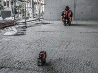 Livella laser Milwaukee M12 CLLP a 2 linee con piombo, raggio verde