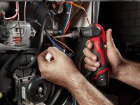 Saldatore a batteria Milwaukee M12 SI 90W con testa orientabile in Kit