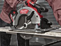 Sega circolare a batteria Milwaukee M18 Fuel FCSG66 per legno lama 190mm in Kit