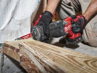 Sega dritta Milwaukee M18 Fuel Sawzall FSZ con 2 batterie, valigetta e 95 accessori