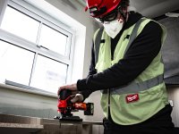 Seghetto alternativo per legno Milwaukee M12 Fuel FJS con 2 batterie, caricabatterie e valigetta