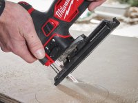 Seghetto alternativo per legno Milwaukee M12 Fuel FJS con 2 batterie, caricabatterie e valigetta