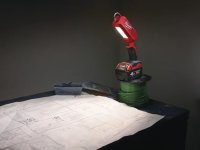 Torcia M18 IL-0 con LED 18V compatta con doppio gancio 300 lumen