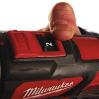 Trapano con percussione a batteria Milwaukee M12 BPD-202C 12V