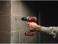 Trapano con percussione Milwaukee M18 BPD-202C + 2 Batterie 18V 2.0Ah
