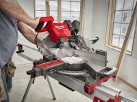 Troncatrice radiale a batteria per legno Milwaukee M18 Fuel FMS305 One-Key, lama 305mm in Kit