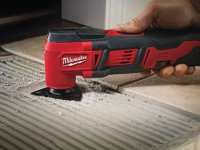 Utensile multifunzione Milwaukee M18 BMT-421C + Batteria 4.0Ah e 2.0Ah