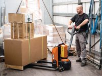 Transpallet elettrico a batteria Unicraft EHW 12 L con portata 1,2 t